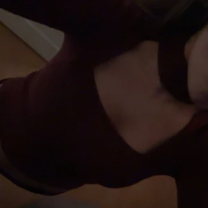 Blus - Vinröd tröja från bershka som är använd 1 gång. Stl M men sitter mer som S 👌🏽