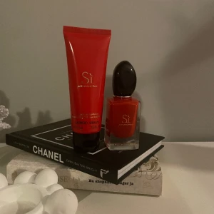 Si Armani passion -  ❤️ si Armani passione 30ml+50ml lotion.  Parfym  90% kvar i Lotion endast testad lite på handleden  Köpta på kicks 🥰  