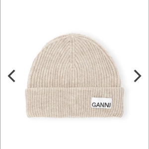 Ganni mössa - Beige ganni mössa i ull! 