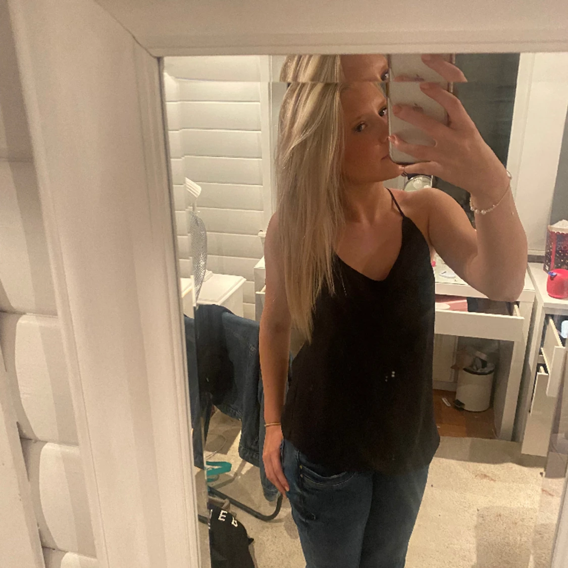 Svart linne med låg rygg  - 90