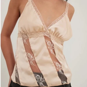 Topp - Drömmigt Satinlinne från nakd i storlek S🥰