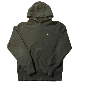 Champion hoodie - Vintage Champion hoodie i storlek Large men sitter som en Medium. Skriv på dm vid frågor eller fler bilder!