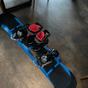 Snowboard BURTON with shoes Length:162CM Brand New - Brand new
