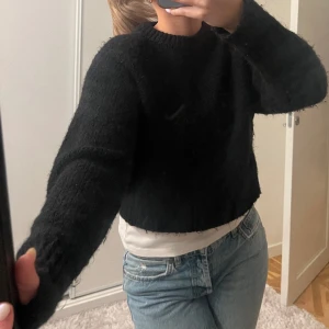 Stickad tröja - Stickad svart tröja från Zara med jättesmjukt material!