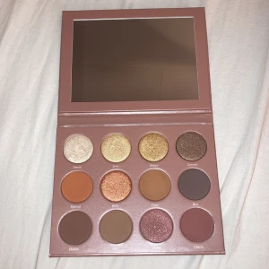 Caia pallet - Säljer Caia ögonskuggspallet då jag redan har en annan likadan😘❤️ denna är endast testad på ren hand