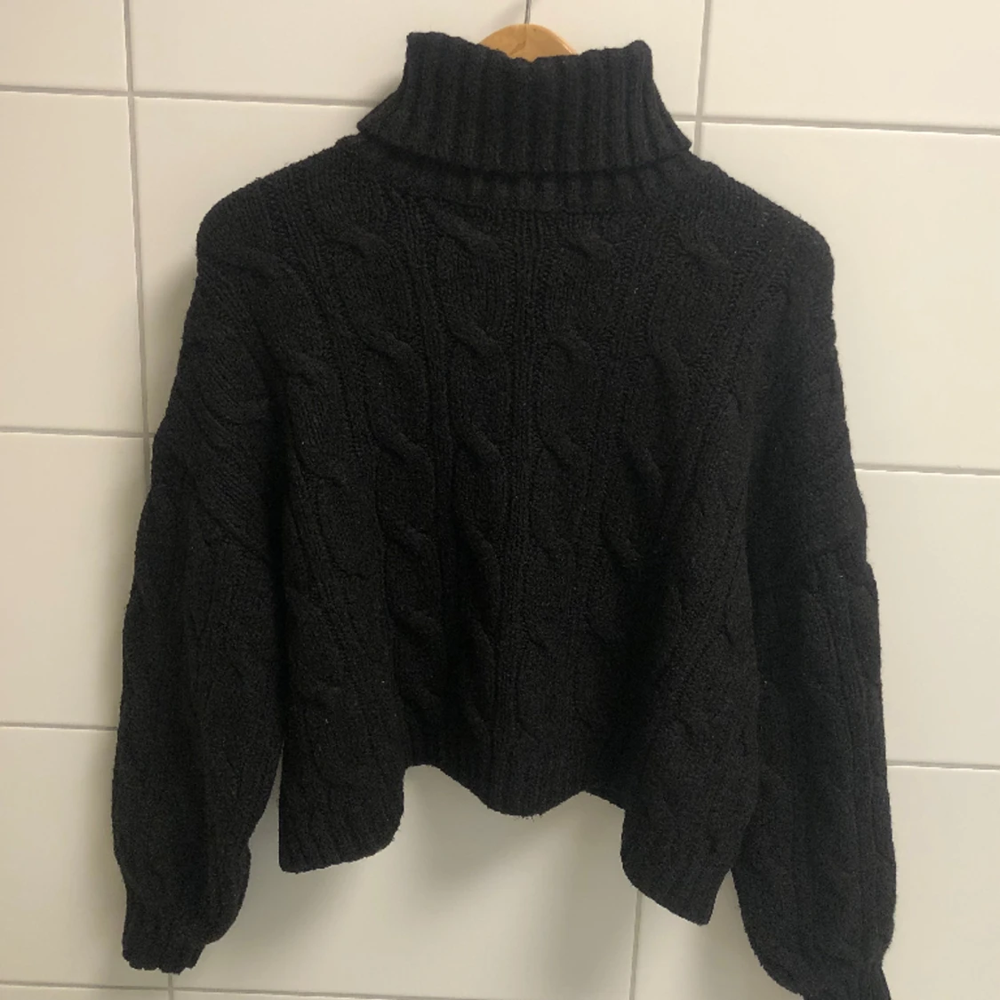 Kabelstickad tröja från Bikbok S - 90