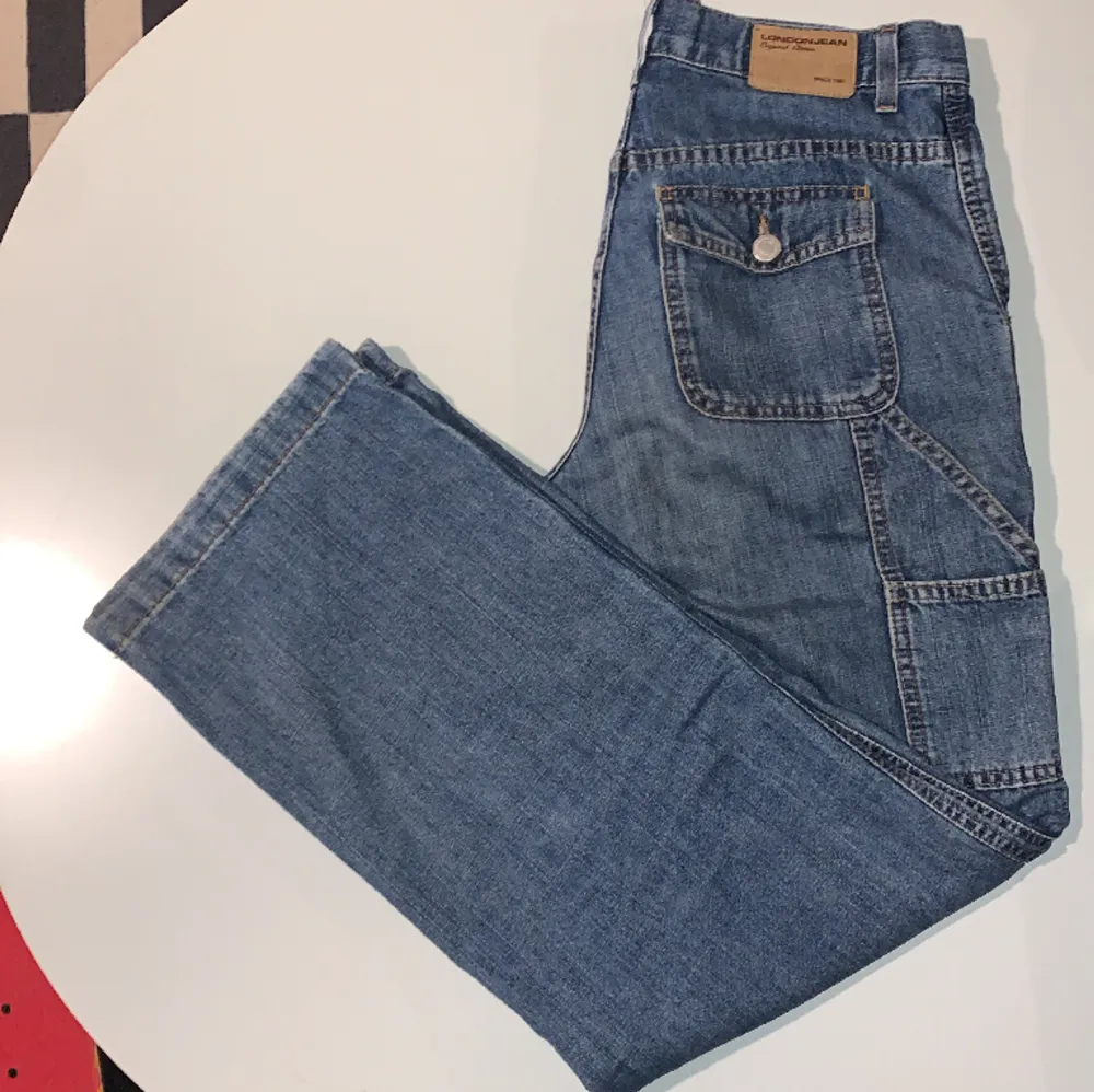 As feta Skatebyxor från London Jean. Väldigt sköna jeans. Loose/baggy fit.  Skick 8/10 🤩. Jeans & Byxor.
