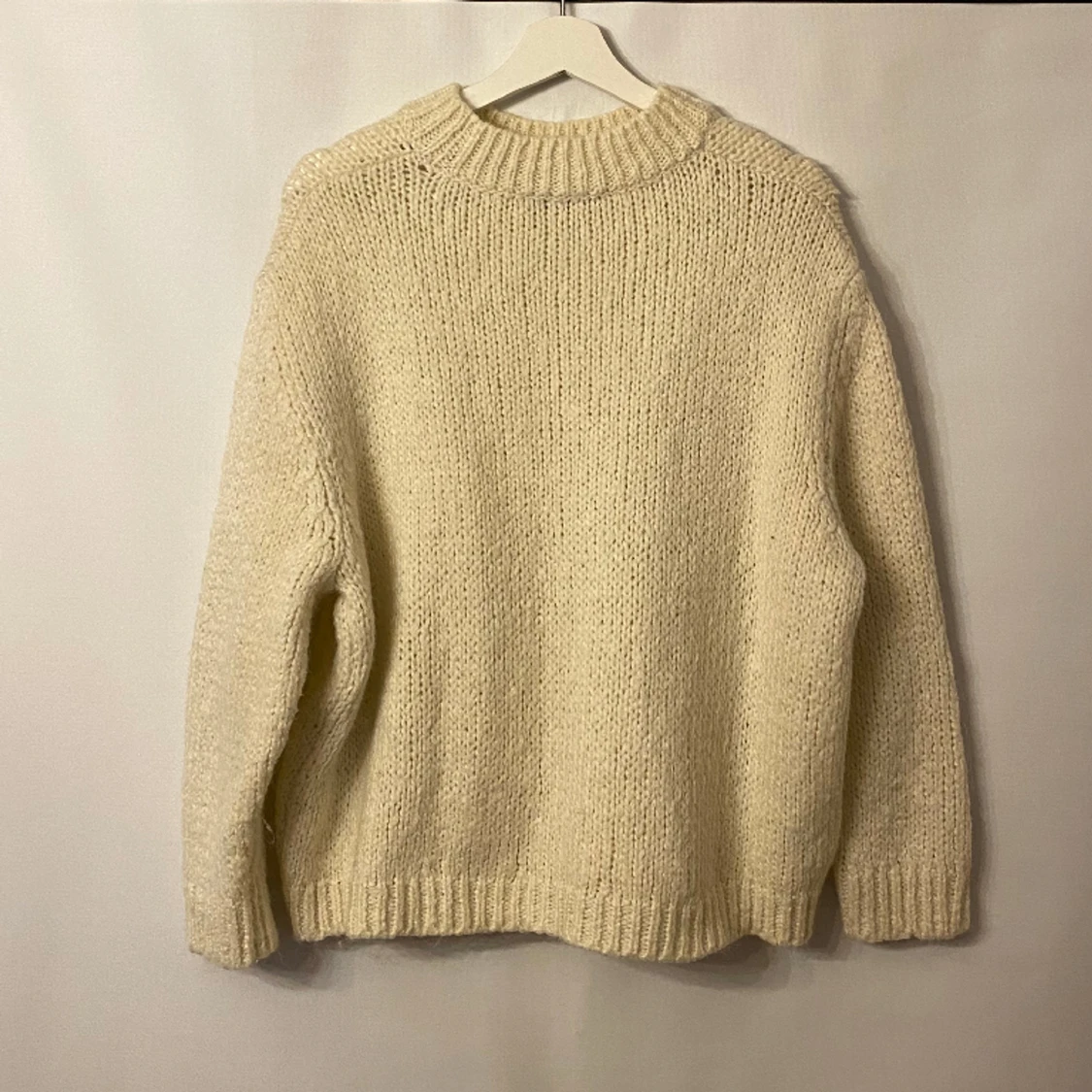 Vit stickad tröja - 90