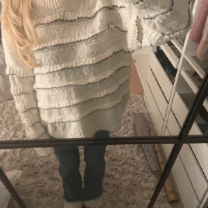 Stickad tröja - Stickad tröja från zara, storlek M (sitter som en större S) hör av dig vid frågor men använd gärna ”köp direkt” funktionen💖