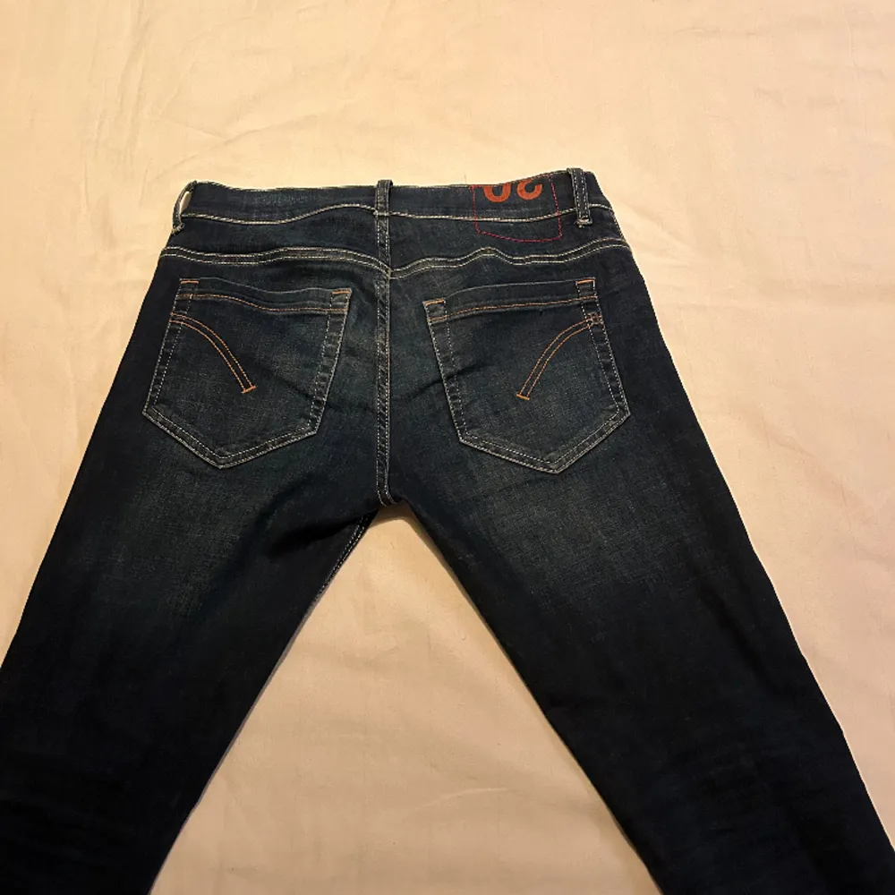 Säljer dessa feta jeans från dondup i storlek 29. Köpta på United fashion för 2500kr i gbg. Hör av er vid frågor!. Jeans & Byxor.