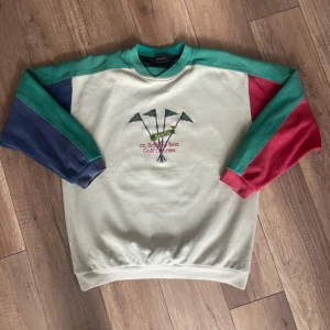 Golf sweatshirt  - Knappt använd, är M men skulle säga att den passar S mer. Kortare i armarna än vad M brukar vara. 