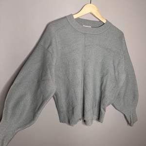 En grön/glittrig sweatshirts/tröja från H&M, strl 36