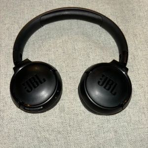 JBL hörlurar - Köptes för ca 1 år sedan 