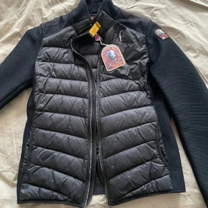 Parajumpers Cardigan  - 9/10 skick  Storlek L men passar som M