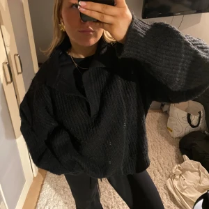 Stickad tröja  - Supermysig stickad tröja🤍🫧