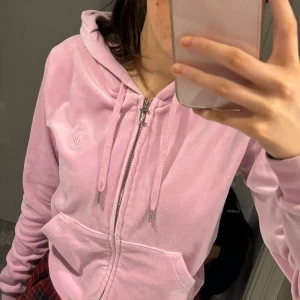 Juicy tröja  - Använd flertal gånger men i fint skick💕 skriv vid frågor