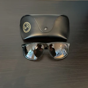 Rayban boyfriend -  ett par riktigt schyssta trendiga RB. Är riktigt gott skick inga repor eller liknande. kvitto medföljer.👌🏻kom PM om det är något ni undrar🙌