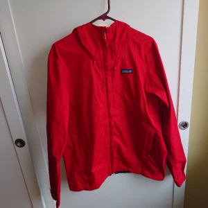 Patagonia M's Torrentshell 3L regnjacka - Jackan är i storlek M och är i fint  skick. Ny pris 2399kr