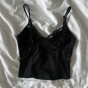 BikBok Topp - Spets topp från BikBok, endast testad 🙌🏼