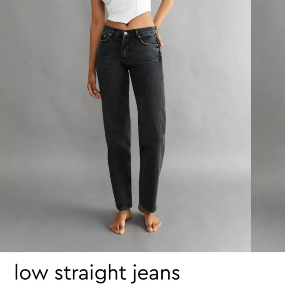 Säljer nu mina low straight jeans från Gina tricot i storlek 34. De är endast använda ett fåtal gånger! Ord pris: 499 kr. Jeans & Byxor.