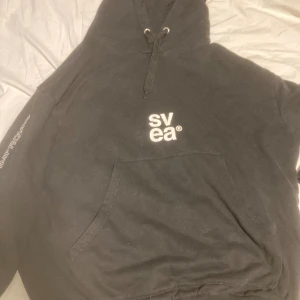 Svart SVEA hoodie - Svart Svea hoodie, Bra material, Storlek xs 