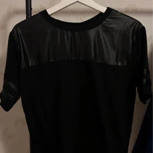 Zara t-shirt - Använd några gånger 