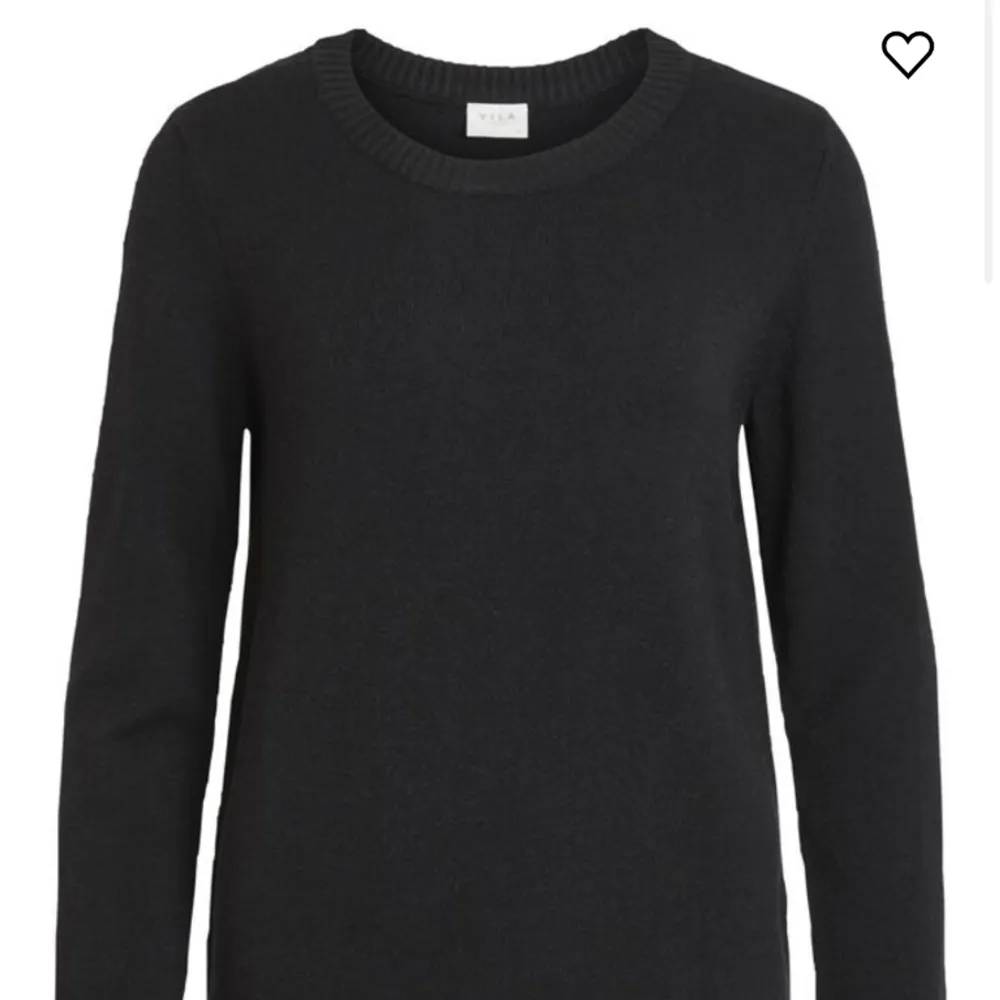 Säljer denna super mysiga och sköna svarta stickade tröjan!! Materialet är jätte mjukt eftersom jag inte använt den så mycket! Skriv till mig om du har någon fråga eller vill ha flera bilder💞 för smidigast betalning, klicka gärna på ”Köp nu”💞. Stickat.