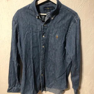 Ralph Lauren skjorta Storlek L - Storlek L, bra skick och äkta eftersom jag själv köpte den helt ny på pondus.