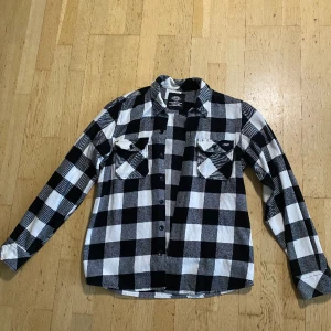 Dickies, flanellskjorta  - Bra skick, pris kan diskuteras