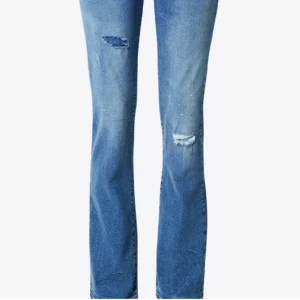 ltb jeans - lägger upp igen! jättefina ltb jeans som tyvärr är för små för mig. obs det är inte exakt samma jeans som på första bilden, men se bild 2 och 3 för egna bilder💕