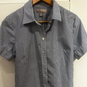 Kortärmad skjorta - Banana Republic. Köpt i New York. 