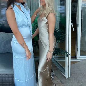 Balklänning  - Säljer min balklänning. Använd en gång så i bra skick🤍