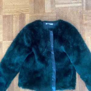 Pälsjacka  - Stolek s från nakd nyskick 