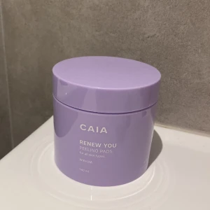 Caia peeling pads - Caia renew you peeling pads, 60 pads i har testat 2 st o använt men passade inte min hud🩷58 st kvar🩷nypris 395 kr, säljer för 180