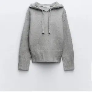 Säljer min super fina stickade hoodie från zara❤️jag har använt den två gånger❤️köpare står för frakten 