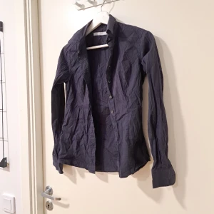 Skjorta  - Storlek xs 