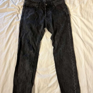 Jeans Jack and Jones  - Jack and Jones Jeans. Passform Comfort / Mike. Storlek 33 32. Köparen står för frakten. Priset kan diskuteras vid snabb affär.