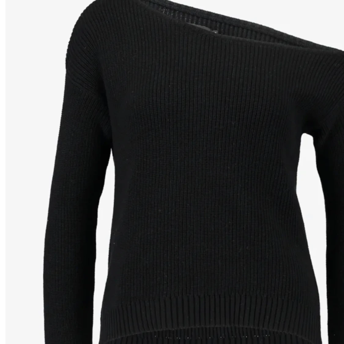 Fin off shoulder tröja i svart - 90