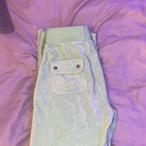 Gröna juciy - Använda typ 3 gånger, xs men passar S också, pris kan diskuteras 