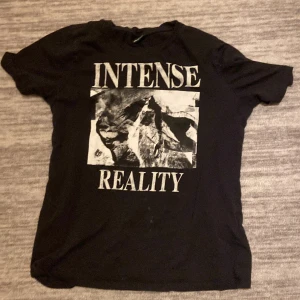 Svart vit tröja  - Storlek S  Fin på våren och hösten 