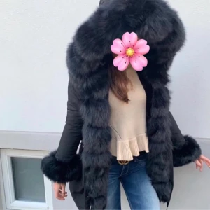 Päls jacka  - Säljer min äkta Fatima parka med äkta päls storlek S/M säljer den pga den bara legat i garderoben de senaste året