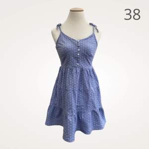 Superfin klänning till sommaren. Storlek 38. Fint skick! 🫶