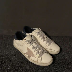 Golden Goose Skor - Golden Goose skor - Bra skick - Nypris 5000kr - Inget box medföljer därav priset - Hör av dig vid funderingar 