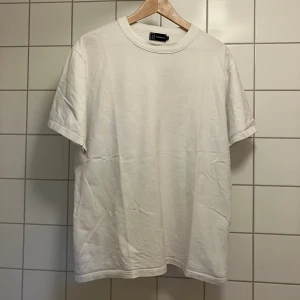 Armorlux Vit T-shirt - Fint skick, rätt ledig i passformen.