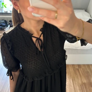 Svart miniklänning  - Jättesöt klänning från Nakd💘💘💘