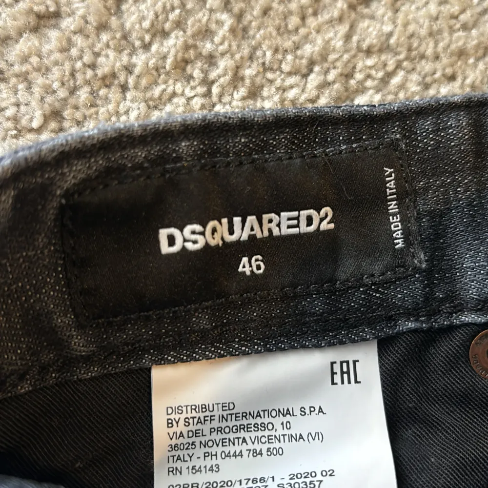 Tja! Säljer nu mina dsquard jeans, 8/10 använda endast några få gånger!. Farkut & Housut.