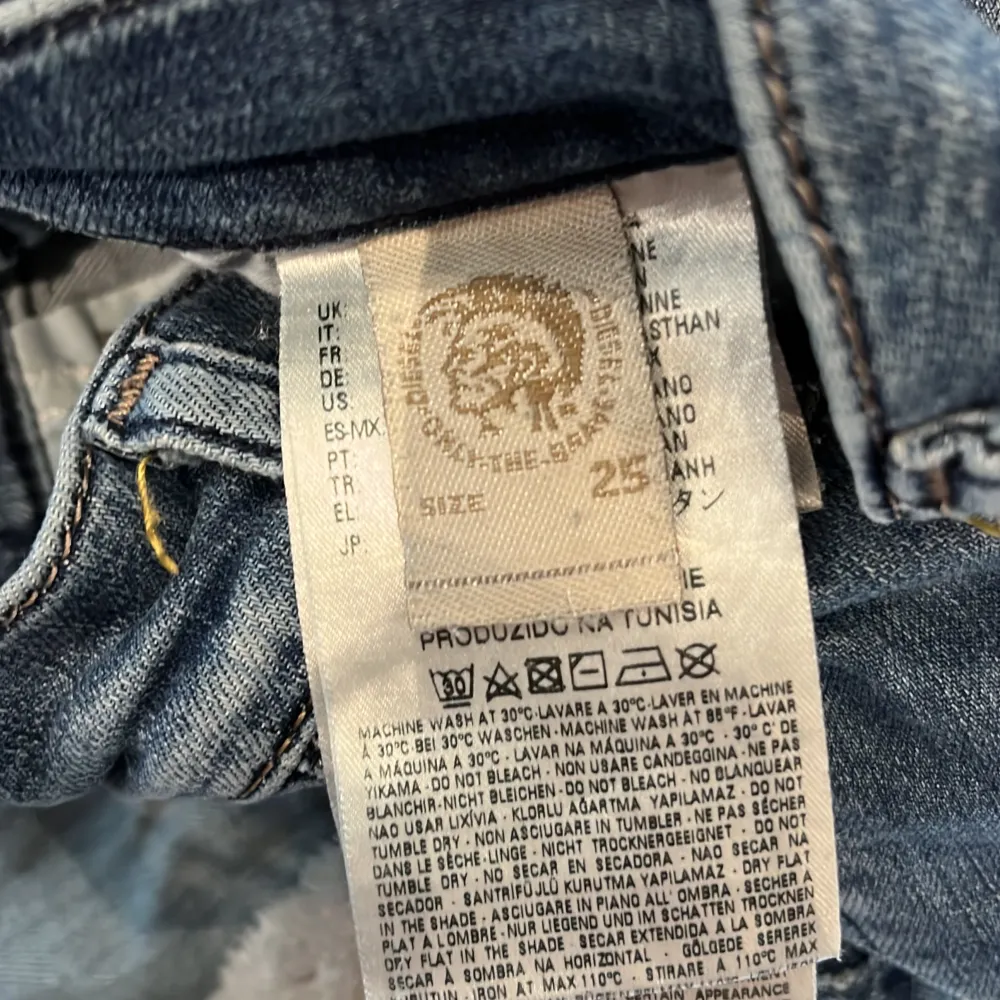 Fina disel jeans som har jättefin kvalitet, lite korta på mig som är 163cm.. Jeans & Byxor.