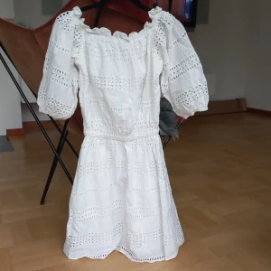 Klänning - Vit sommarklänning från Twist & Tango.