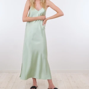 Ny Neo Noir klänning strl 42 - Nypris 900