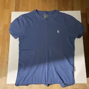 Polo Ralph lauren t-shirt i storlek XS